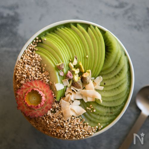 野菜とフルーツのみ？ ダイエット中でも怖くないスムージーボウルの作り方ROOMIE ルーミー