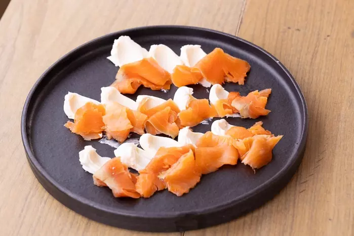 クリームチーズとスモークサーモンのカナッペレシピ