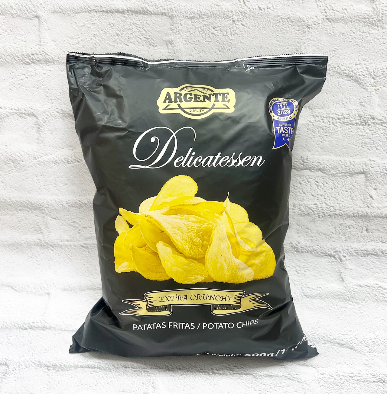 コストコのポテチといったらコレ!「ケトル ヒマラヤンソルト ポテトチップス」はまるで枕サイズ - macaroni