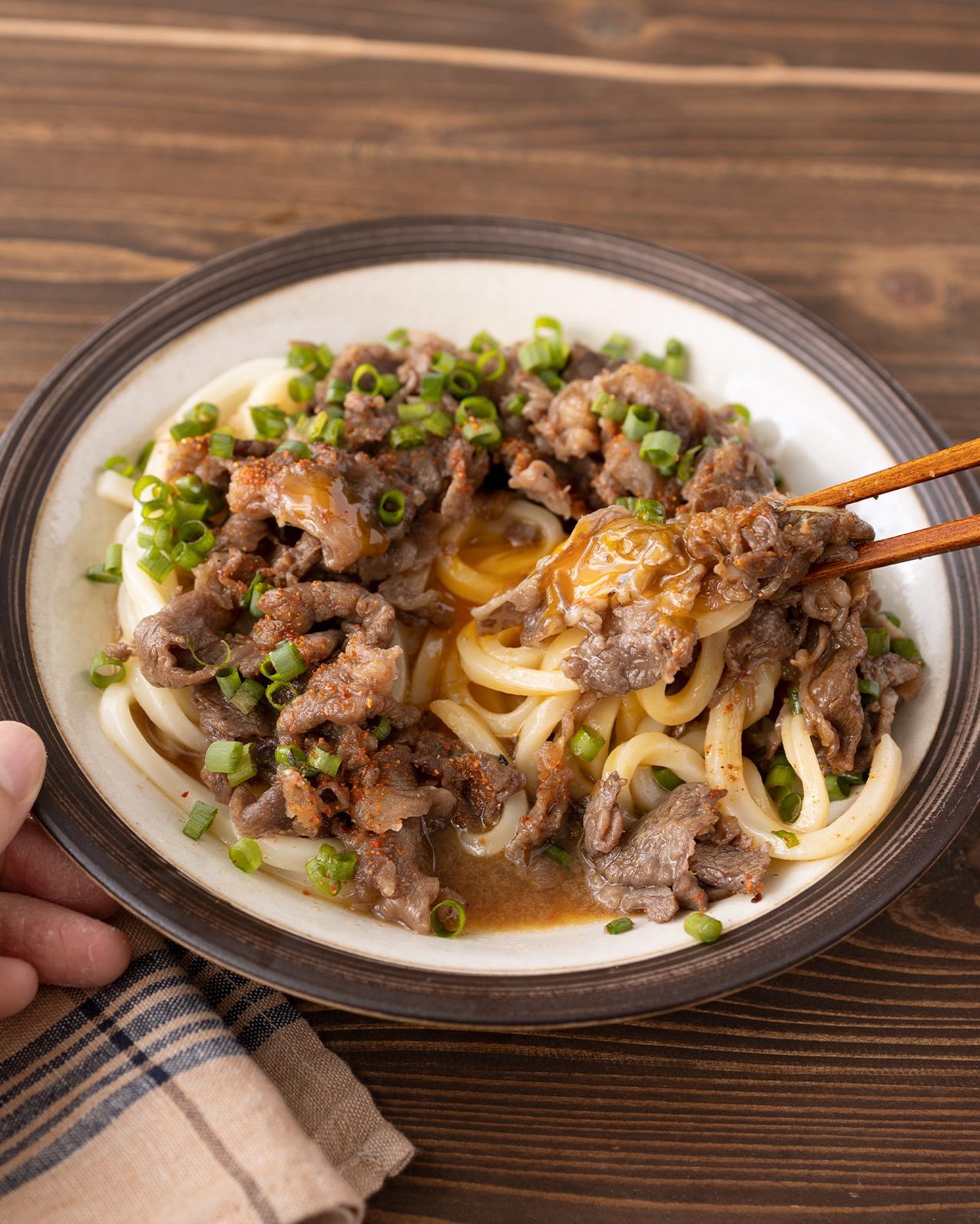 ピリ辛で、ぽかぽか温まる。肉うどんレシピ!ゆうき酒場