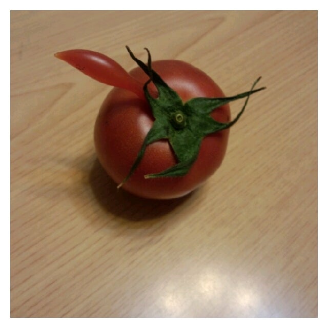 面白いトマトのキャラクターの写真 - 無料の高画質写真をダウンロードFreepik