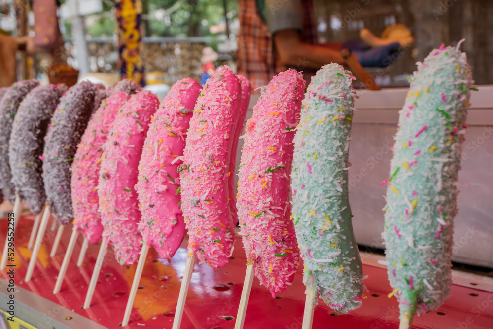 お祭り バナナチョコ 出店 祭り チョコバナナ 和菓子 露店 屋台 縁日の写真素材117253507- PIXTA