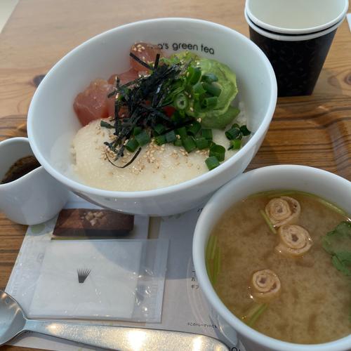 まぐろとアボカドのとろろユッケのレシピ・作り方マルホン胡麻油