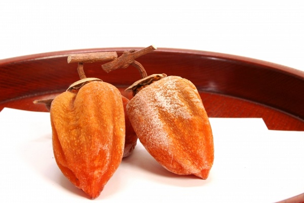 柿の食べ過ぎ、どのぐらいからヤバイ？胃石や腹痛、下痢 1日何個までがセーフなのか健康 ×スポーツ『MELOS』