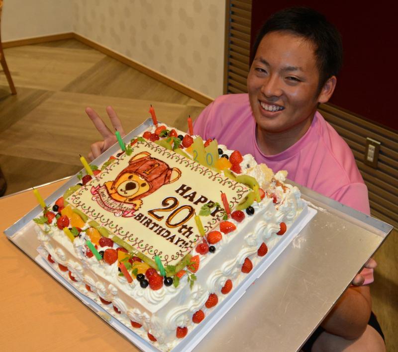２０歳のお祝いのケーキの写真・画像素材-Snapmart スナップマート