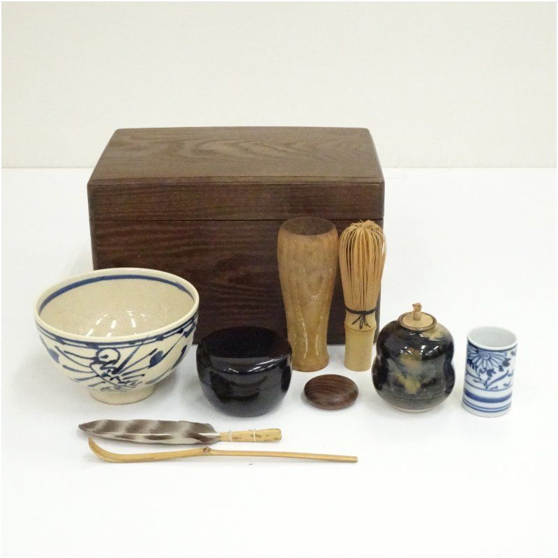 レトロ1950年代物当時物裏千家 茶道具 野点セット 茶箱セット 茶道具 茶箱 ちゃばこ セット 茶箱セット 黒千筋 七宝 花点前一式茶箱 ・陶器、塗三点セット・三つ組仕服・P花形盆千年の香り 千紀園