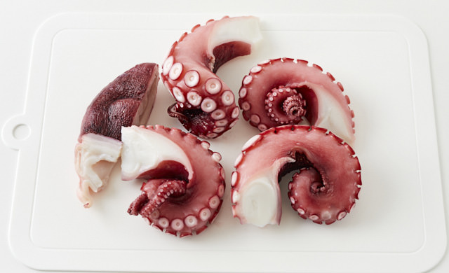 ゆでだこのお刺身 北海道の水ダコを下処理から茹でるまで