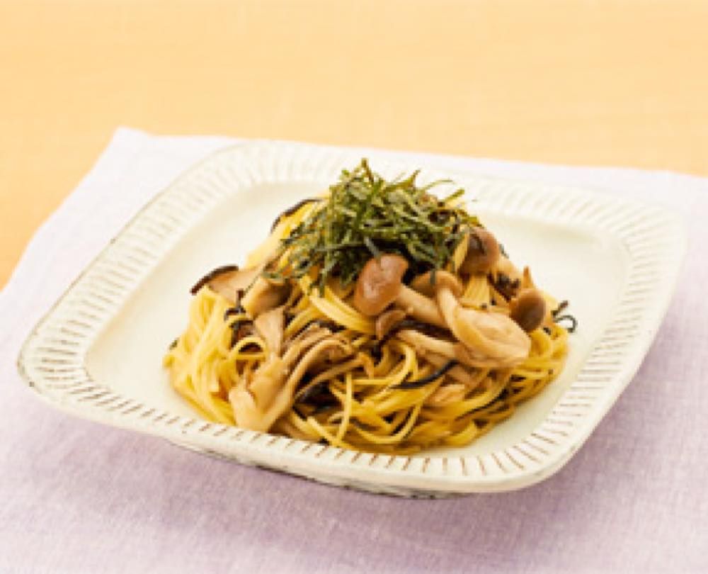 少ない調味料で作る！ 舞茸と塩昆布のパスタ