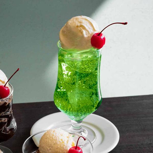 楽天市場 レトロ 昭和レトロ 喫茶店 定番メニュー 憧れ クリームソーダ リアルサイズ 重量感あり 385ml フロートグラス 割れ物 インスタ映え撮影小物 アイスクリーム エモい : 食品サンプルFakeFood Cafe