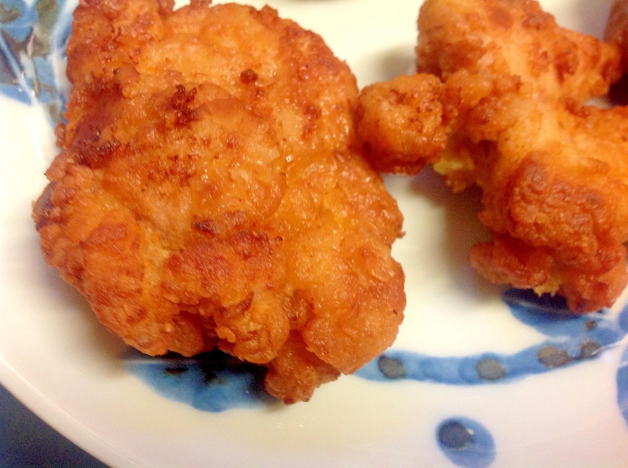 唐揚げの衣を食べ比べる悠治