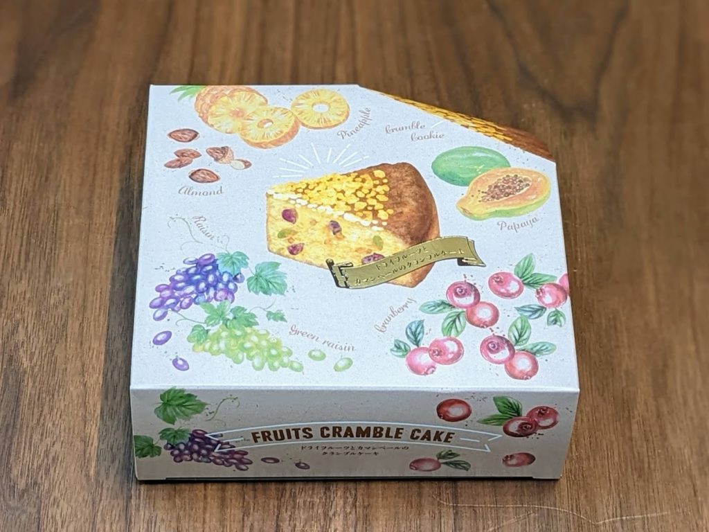 お菓子のデザイン イラストが目を引く缶・箱・包装紙の世界』 MdNに掲載していただきました。 「美味しそう!」の世界観を作り出すパッケージデザインが一堂に!とにかく出張のたびにスイーツで散財する自他共に認めるスイーツ男子。パケ買いしたデザインストックも