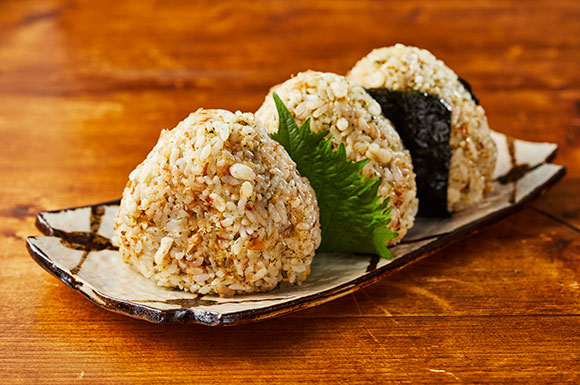 絶品塩むすびの作り方 基本のおにぎりを美味しく作る２つのコツ - YouTube