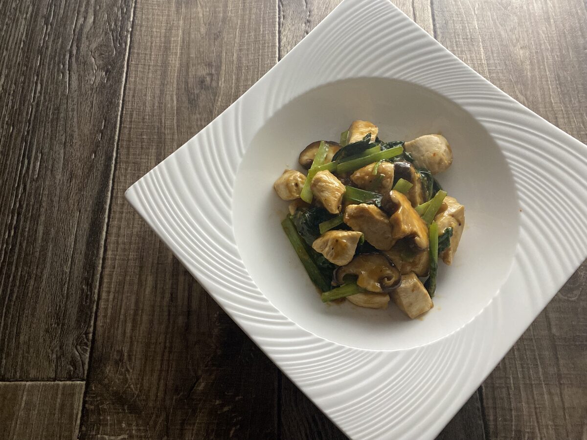 鶏むね肉と小松菜のオイスターソース炒め