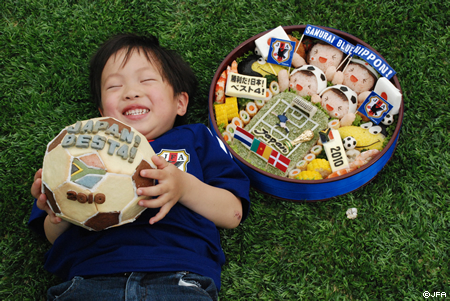 男の子と女の子＆男の子とサッカーボールのお弁当Chibi Diary*