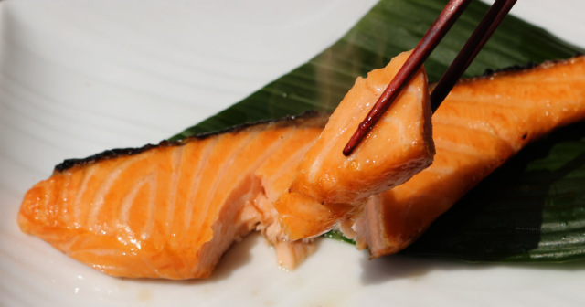 大判スモーク ノルウェーサーモン 300g60g×5P熟練職人の手切り1138- 大阪府寝屋川市ふるさとチョイス -ふるさと納税サイト