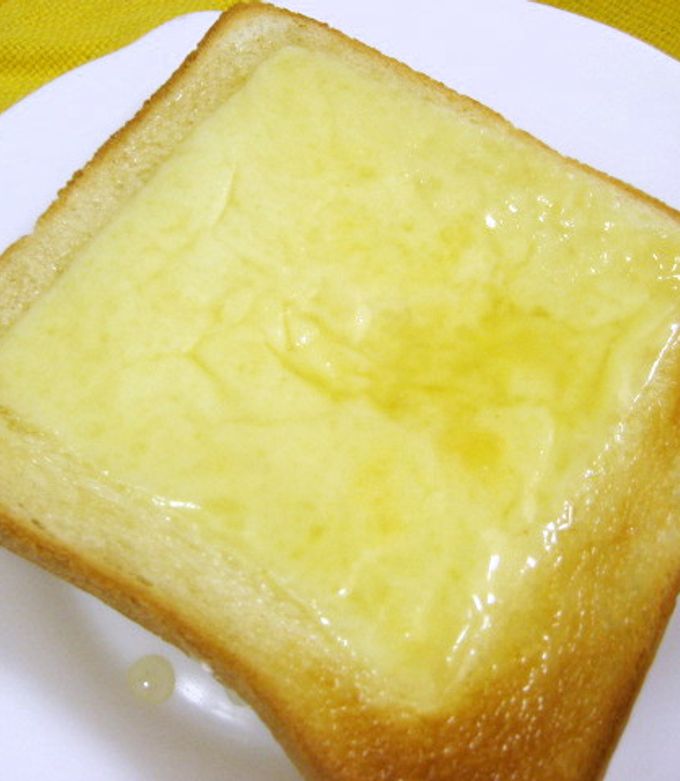 ハチミツをかけるだけでエネルギーチャージ! ハニーチーズトースト レシピ・河村千影さんファッション雑誌『リンネル』の読みもの