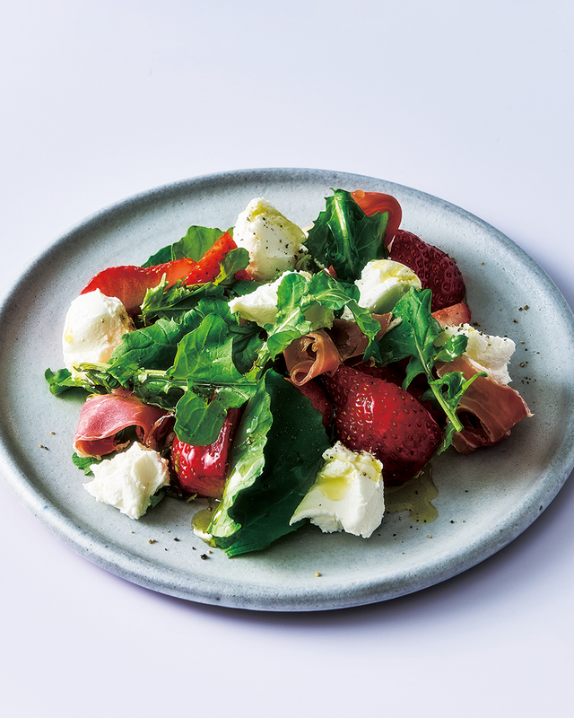 ワインに合う！キウイと生ハムのサラダ