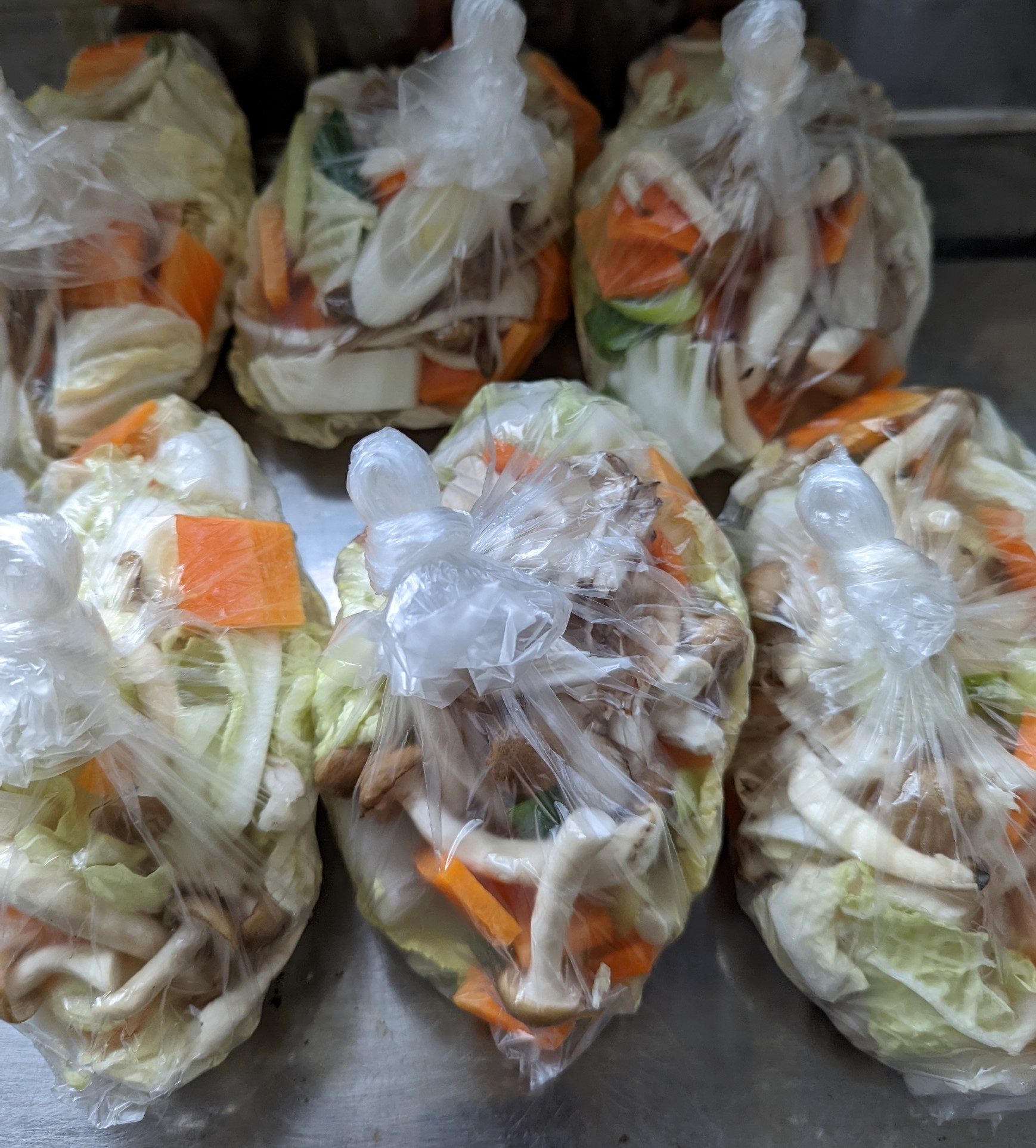 生鮮素材を使用した鍋セット 一人用 」発売サミット株式会社のプレスリリース