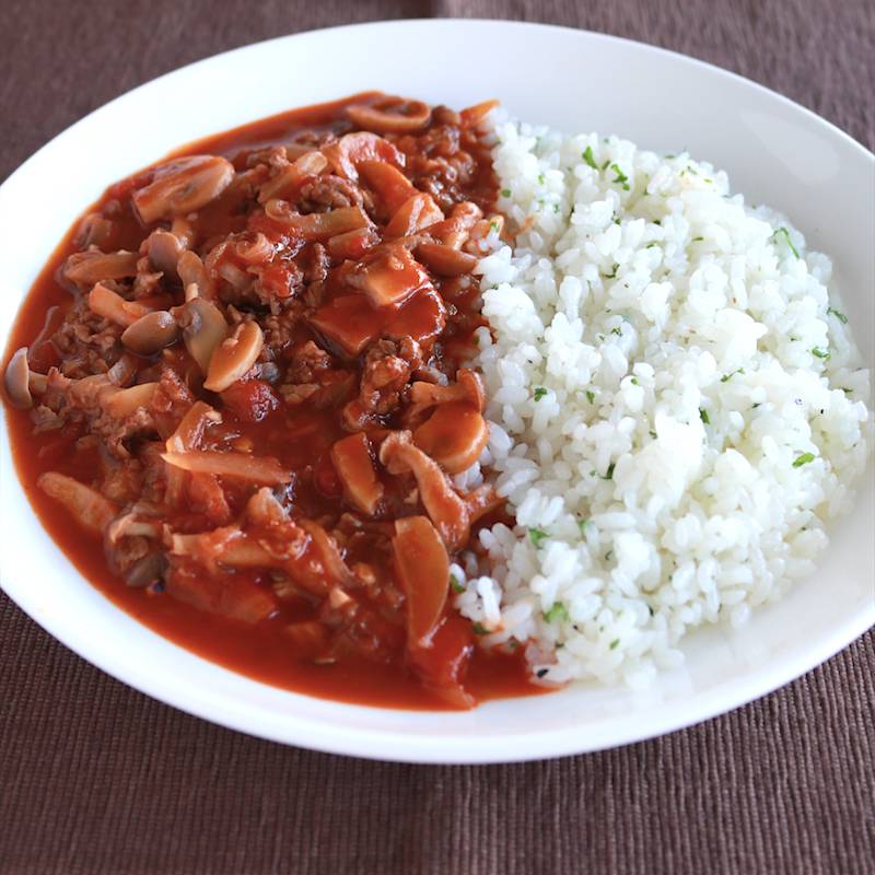 ビーフガーリックライスいい味、いい笑顔 コーミ株式会社