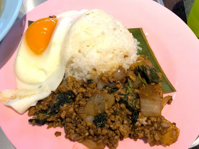 タイ風牛肉のバジル炒めパットガパオ