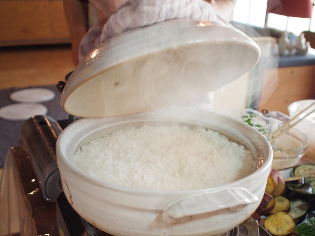 ふっくらごはん鍋 5合 炊き 萬古焼 炊飯鍋 二重蓋 土鍋 ご飯鍋 直火対応 14-09 調理器具 ガス炊飯器 送料無料 北海道、沖縄除く:ハッピーライフ - 通販 - Yahoo!ショッピング