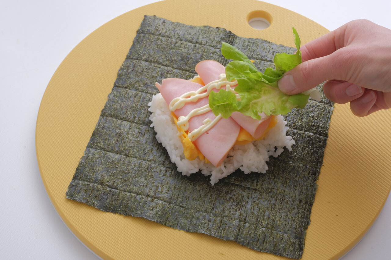おにぎらず」は本当に“簡単＆オシャレ”なのか？おにぎりスキルの低い人がいろんな具で挑戦してみたリアルなレポート - メシ通ホットペッパーグルメ