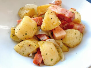 片栗粉でさくさく乱切りフライドポテト