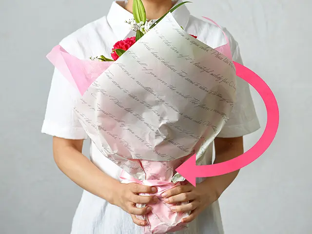 花束はシーンごとに渡し方があるって本当？選び方や注意点も分かりやすく解説 - ラ・メールコラム