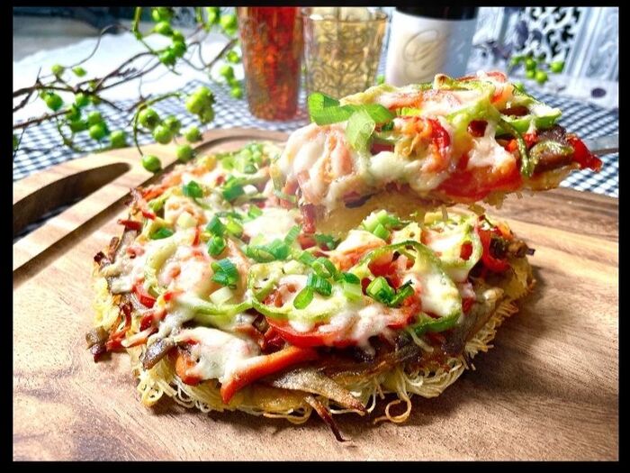 〖余った餃子の皮でお花ピザ〗野菜たっぷり♪パリじゅわ食感⭐︎