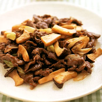 素材3つに調味料1つだけ!?牛肉とたっぷり玉ねぎのしょうゆ炒め 牛玉ニラ炒め の作り方