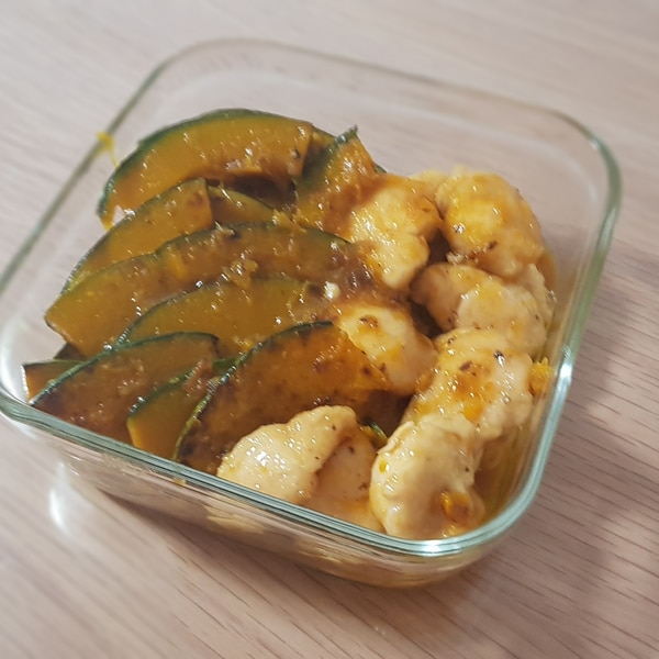 かぼちゃとピーマンの焼き浸し」⁡ ⁡ こんばんは🌜お久しぶりです🥹⁡ いつもいいねありがとうございます🙇🏻‍♀️💓⁡ ⁡今日は夏野菜を使った ⁡ 作り置きレシピをご紹介します！⁡ ⁡ かぼちゃがたくさん家にあるので、⁡ かぼちゃを使ったおかずを⁡ 最近はよく作ってます