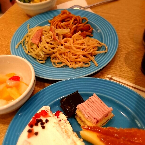 🌸・*.꙳｡.ﾟ・*:ﾟ・.꙳ わたしの幸せな結婚 ✖ SWEETS PARADISE *:.｡꙳・*:.꙳｡・*:🌸.｡ﾟ・.꙳2025年2月3日 月 から スイーツパラダイス全国4店舗にて コラボカフェを開催いたします！ 詳細は下記URLからご確認ください🌸ˎˊ˗公式サイト：https:www.sweets-paradise.jp