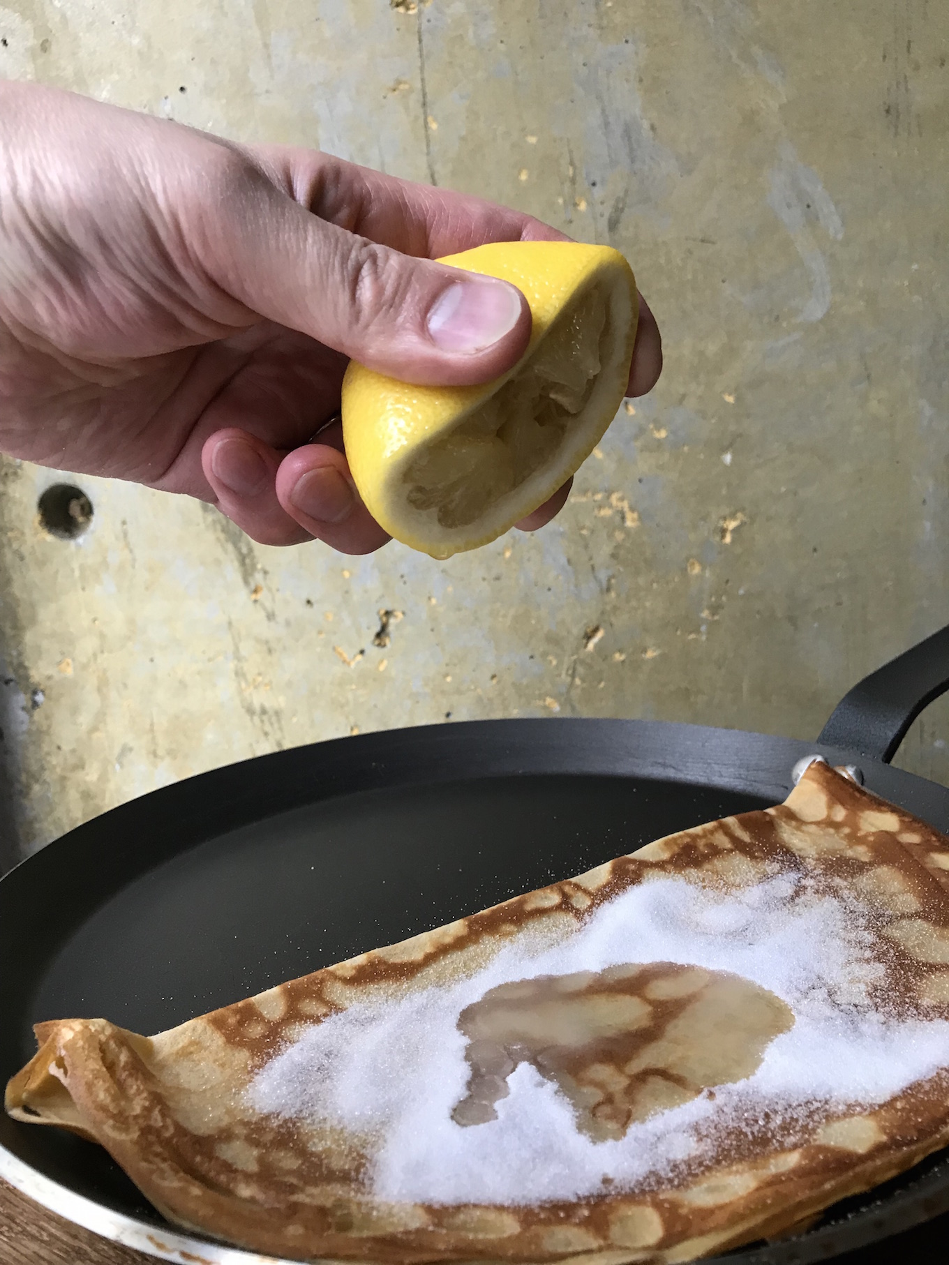 巻くだけじゃない、フランス流の食べ方。クレープをもっと美味しく大人に楽しむROOMIE ルーミー