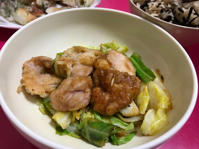 家事ヤロウ 和田明日香2022ベストレシピ7位「ねぎ塩チキン」作ってみたヨムーノ