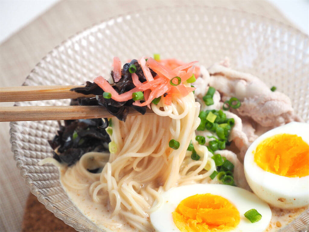 リュウジ食堂vol.23いつものそうめんをピリ辛アレンジ♪「豚キムチそうめん」読み物アマノフーズ公式ブランドサイト