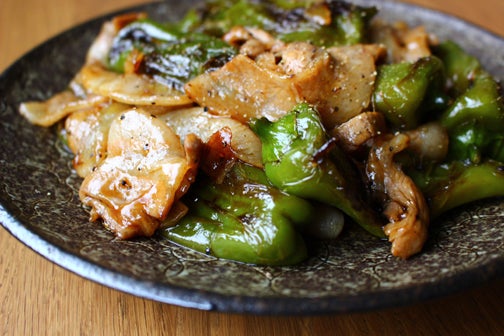 食感がやみつき！万願寺とうがらしの肉巻き〜2種ソース