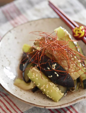 キンキンに冷やして♪トロ～ジュワ～！レンチンで茄子のナムル