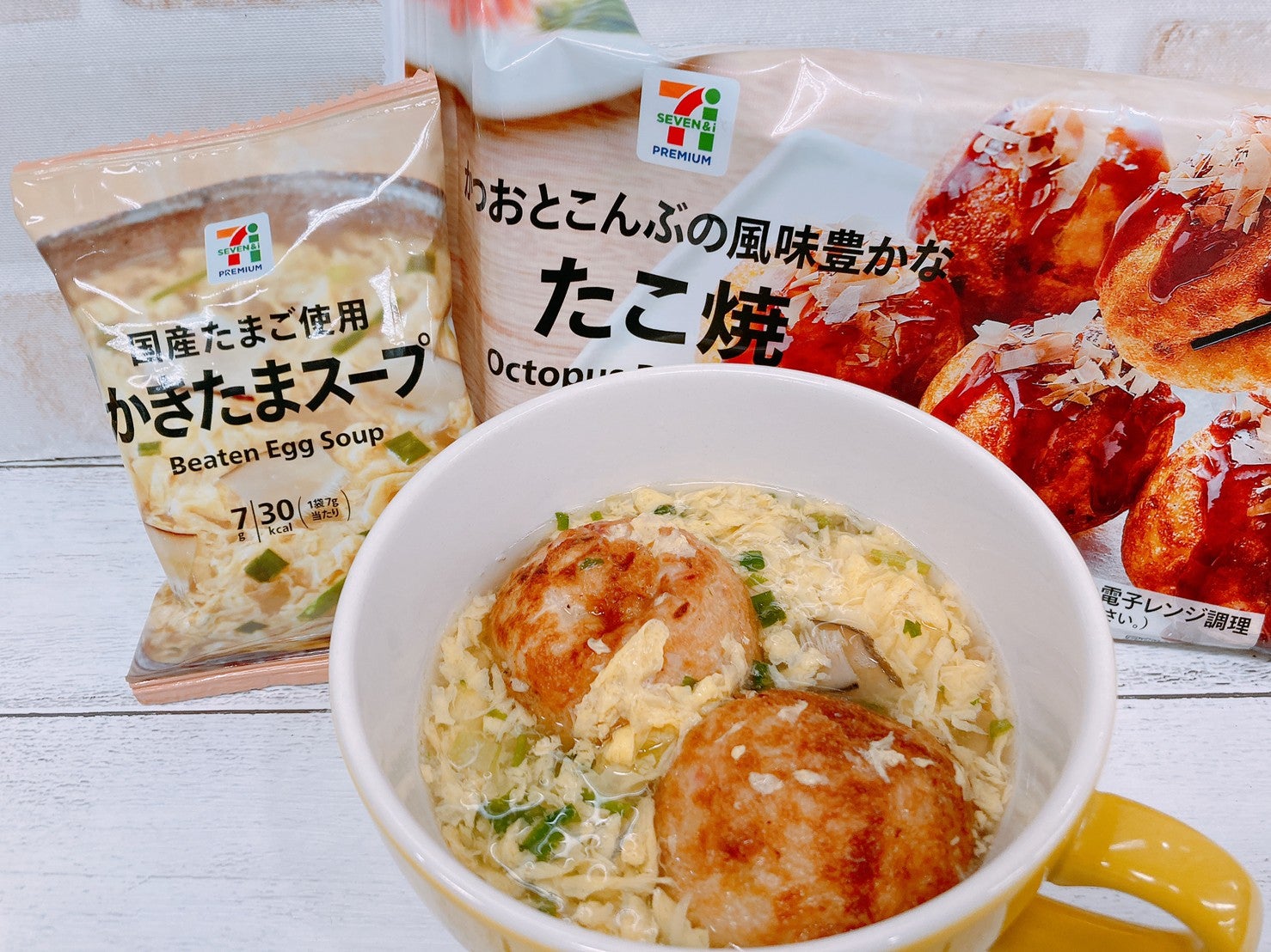 冷凍食品界のレジェンド。セブンイレブン「とろ〜り食感たこ焼」はひと箱で三度おいしい - macaroni