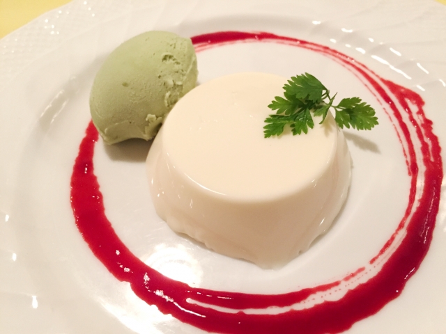 パンナコッタとババロアの違いは？アレルギー持ちの方にもおすすめのスイーツ