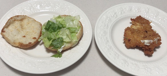 KFC -オリジナルチキン 🍗の温めなおし方 をご紹介🙌オーブントースターアルミホイルにつつみ180～200℃で5～8分電子レンジ無包装のまま1ピースにつき 500Wの場合：30秒～1分 1000Wの場合：20秒～40秒 ✓チキンが冷めてしまったら、温めなおして更に