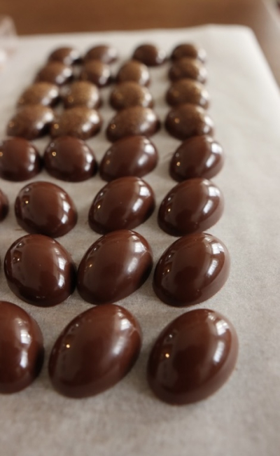 キルフェボン“秋の収穫祭2023”フルーツ×チョコレート特集 「イチジクと赤いフルーツのチョコレートタルト」「クルミとリンゴのチョコレートタルト」など- ランチバッグ