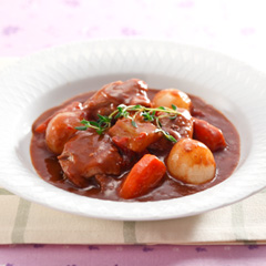 鶏肉と栗の赤ワイン煮込み