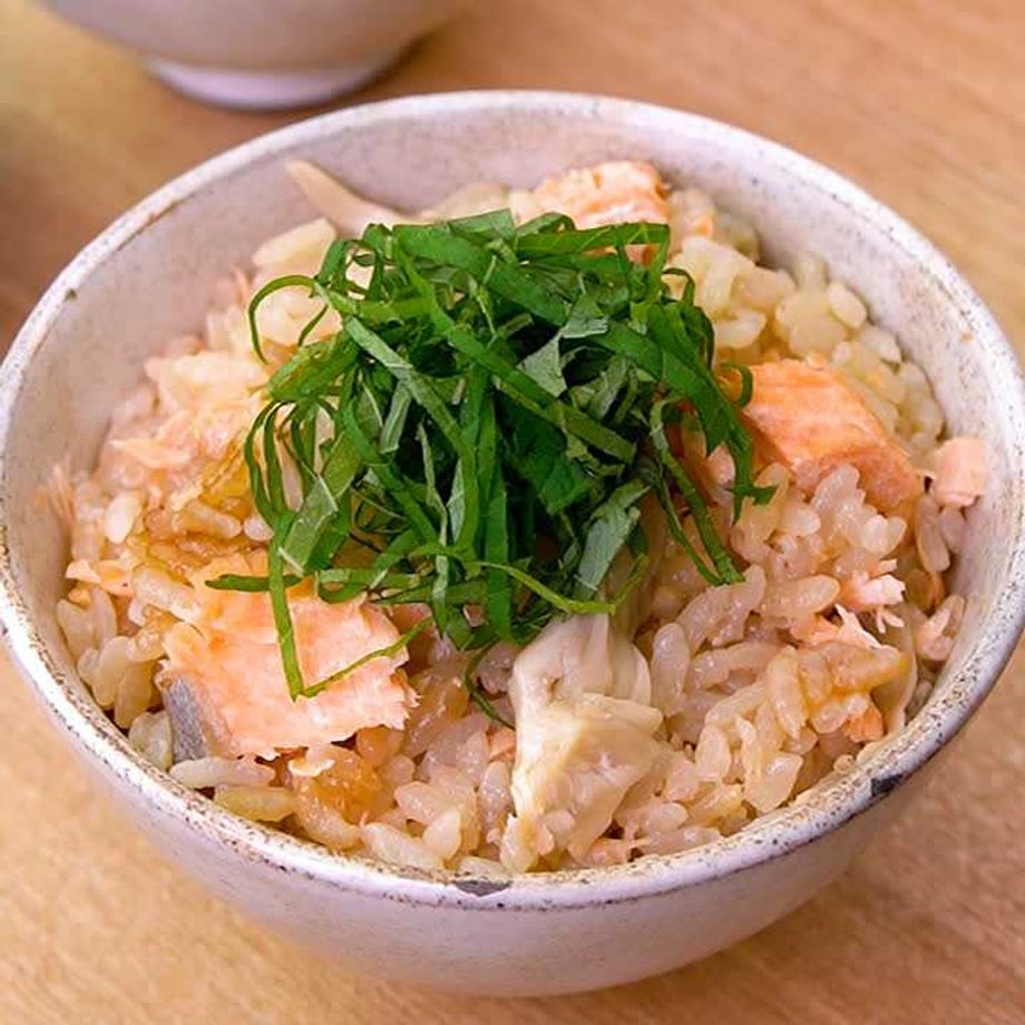鮭バター醤油の炊き込みご飯 ふんわり香るバター風味♬︎