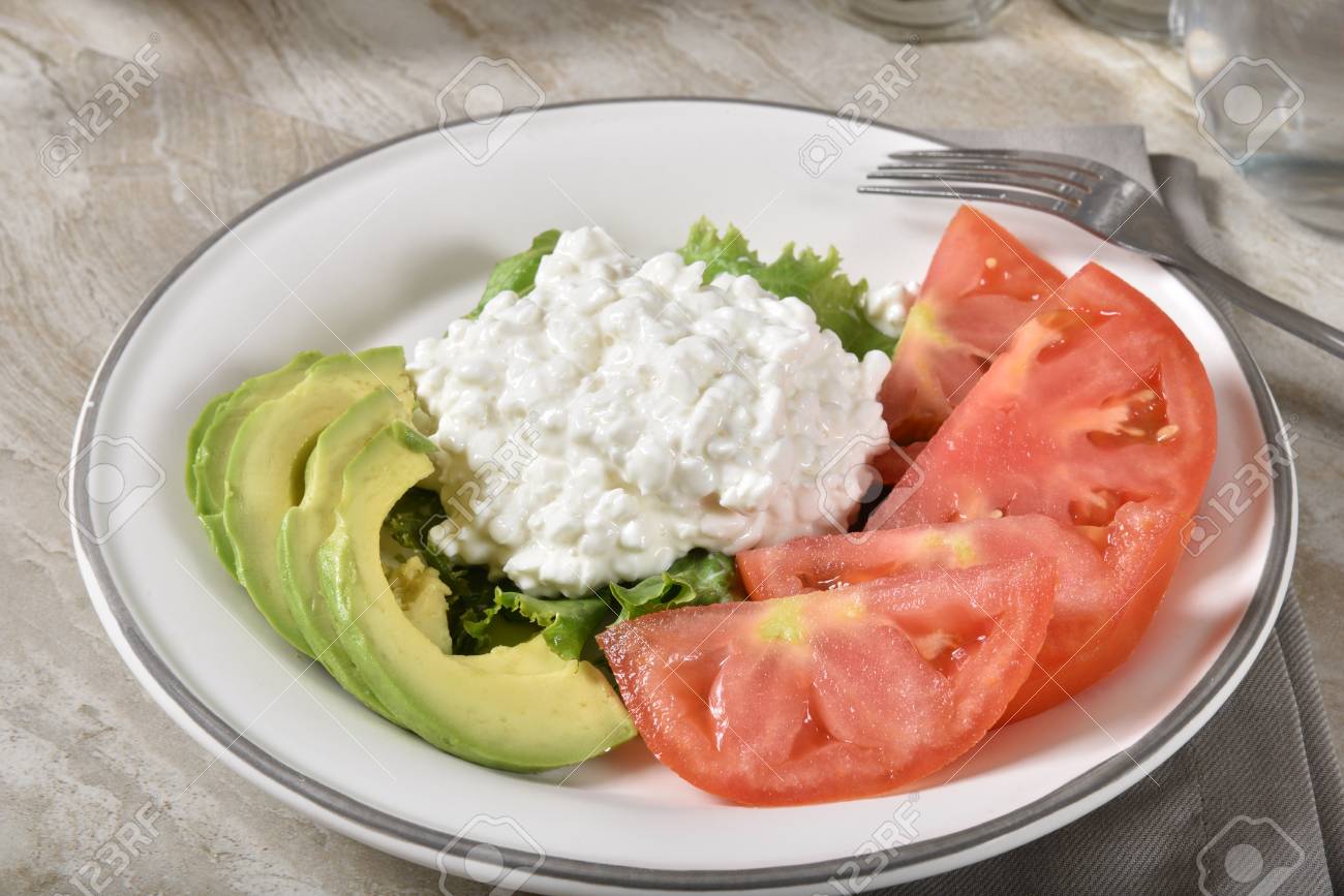 やわらかな素材感をたのしむ、ベビーケールとカッテージチーズのサラダやとそつ – 雇われ卒業プラン