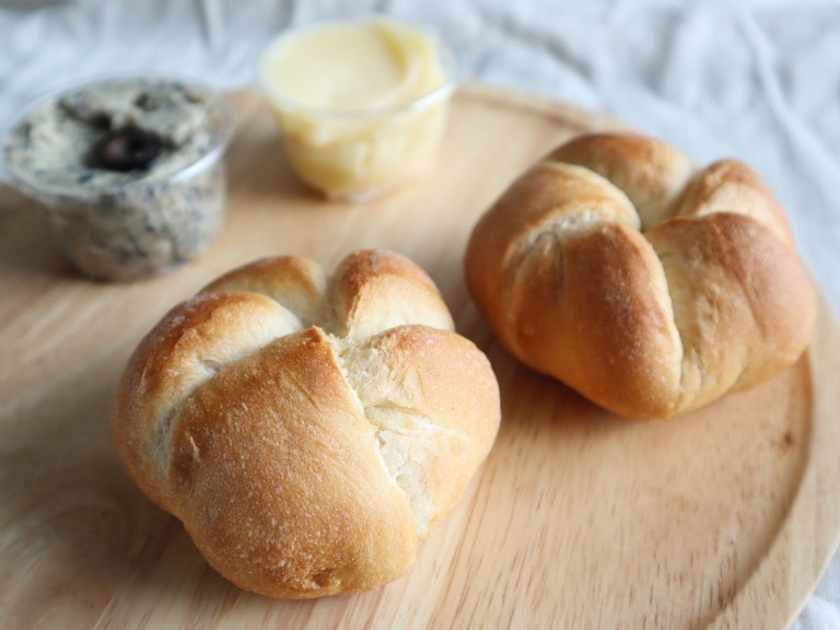 関東甲信越エリア情報 1 21から、もちもち食感のカイザーロールが2品発売！※新潟県を除くローソン公式サイト