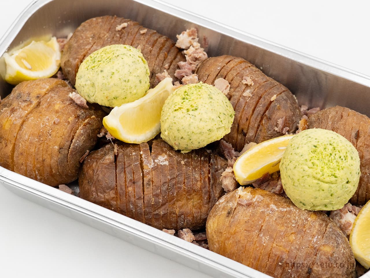 コストコ新作デリカ「ハッセルバックポテト」登場！ベーコンとパセリソースが特徴的