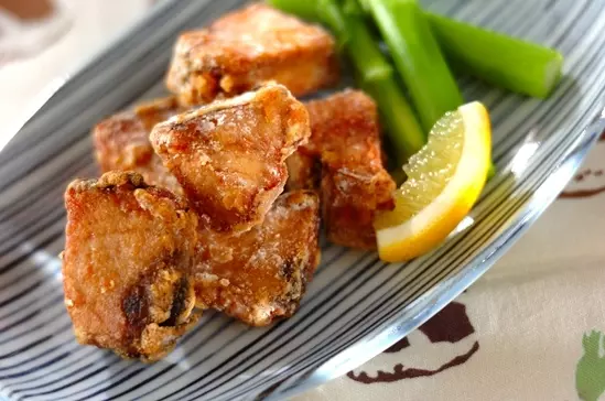 かつおのたたきの献立 薬味代わりに、大葉の醤油漬けを合わせて！白ごはん.comの献立シリーズ：白ごはん.com