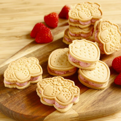 アフターセール!!店内全品最大12%OFF☆29日23:59迄お徳用 いちごジャムサンドクッキー1kg 500g×2個 クッキー サンドクッキーイチゴジャム ジャム スィーツ 焼き菓子 お菓子 おやつ 駄菓子 大容量 いちごジャムサンドクッキー焼き菓子お菓子・スイーツの卸