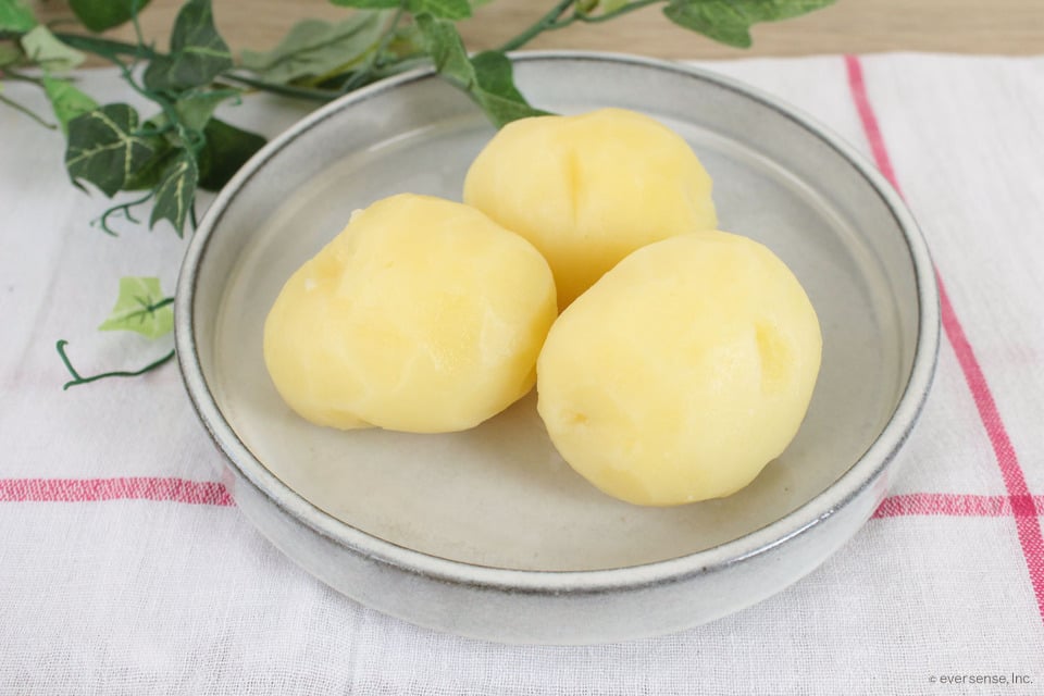 じゃがいもを茹でるなら皮付き、皮むきどっちが正解か検証してみた！生活知恵袋