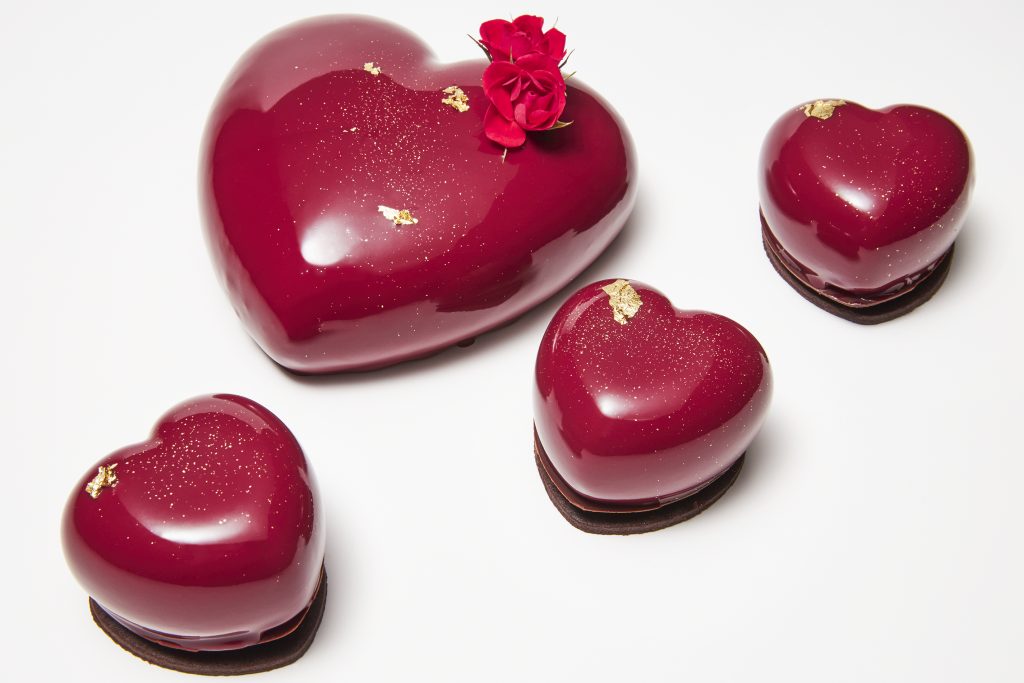 楽天市場洋菓子店カサミンゴー 高級洋菓子 特注ハート型シュス木苺 レアチーズケーキ 送料無料 土日発送 高級 豪華 バースデーケーキ 可愛いケーキホールケーキ かわいいケーキ 誕生日ケーキ 大人 子供 誕生日 ケーキ ギフト プレゼント 配達 宅配 かわいい チーズ